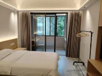Haikou Zhouren Apartment (Wanda Plaza Convention and Exhibition Center) - Mountain view
