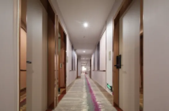 Hailan Yuntian Holiday Collection Hotel (Ezhou Nanpu International Plaza Branch)