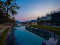 Xingyi Wanfenglin Peak-Chasing House Hotels in Xingyi