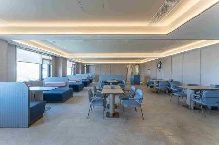 HanTing Hotel (Quzhou Kaihua Railway Station) Отели рядом с достопримечательностью «Huaqian Valley»