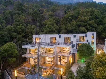 Floral Lux Hotel·Galaxy Valley Hotel Отели рядом с достопримечательностью «Haihuizhen»