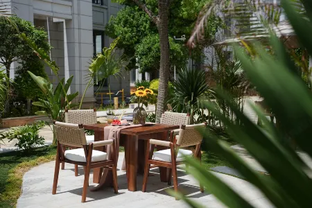 Nantingyi Hotel (Haigeng Dam Branch), Dianchi Lake National Tourist Resort, Kunming, Yunnan, China Отели рядом с достопримечательностью «Kunming Xishan Scenic Resort»