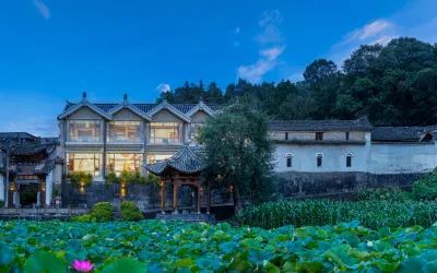 雲山水·溫泉全景度假客棧(騰沖和順古鎮店) 華僑城·祕境森林樂園附近的飯店