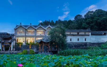 Yunshanshui Hot Spring Panoramic Holiday Hostel Отели в г. Тенчун