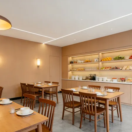 FANSHE Chain Hotel Chain (Qinyang Hong Kong Street Branch)