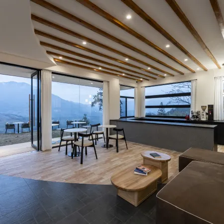 HOTEL TANH