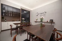 Secluded Court · Ruicheng Homestay (Mingsha Mountain and Crescent Spring)