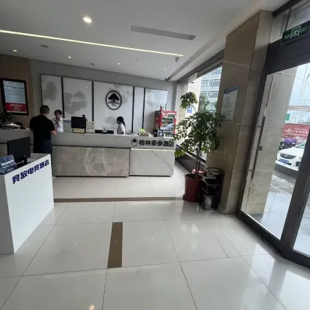 Jingfang E-Sports Hotel (Yangzhou Baoying Huaijiang Avenue Taishan East Road)