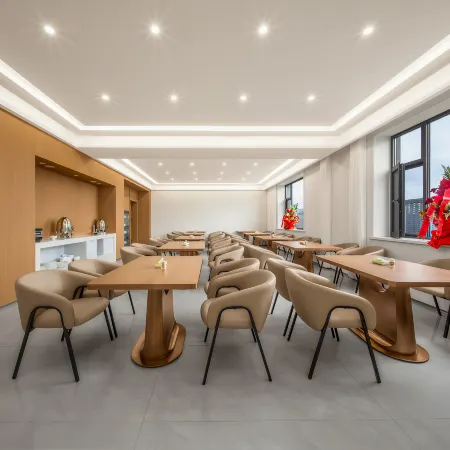 Hulunbuir Genhe Snowy Cloudscape Hotel (Longfeng Building)