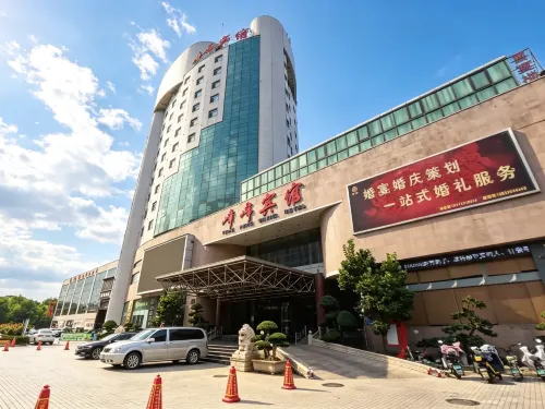 Feng Feng Grand Hotel - غرفة مطلة على الجبل