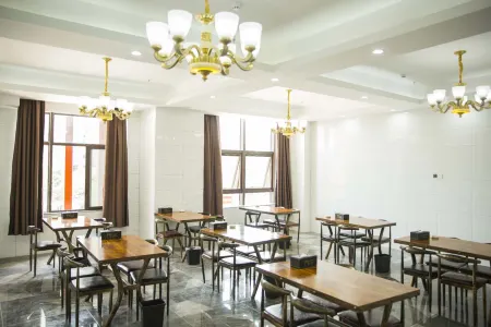 Pod Select Hotel (Linquan Tenghui International City) Отели в г. Линьцюань