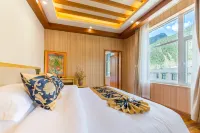 Minyoun Rezen Retreat Yading Daocheng