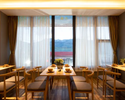 Biriyading Hotel تناول الطعام Photos