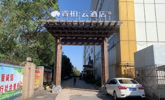 Ripple Cloud Hotel (Cixi Hangzhou Bay Water World)