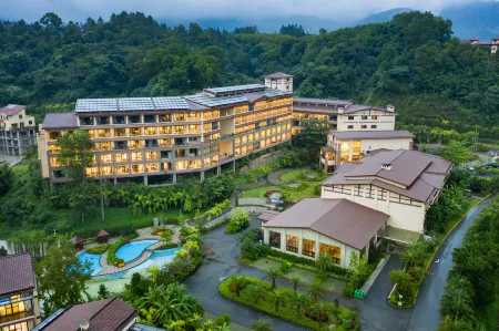 Yujing Hotel Отели рядом с достопримечательностью «Tropic Rain Forest Scenery Spot of Five Finger Mountain»