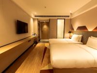 柏曼酒店(化州北京东路店) - 曼享双床房
