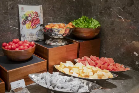 Homeinn Plus Hotel (Wuxi Sanyang Square Shenglimen Subway Station) Отели рядом с достопримечательностью «HeZhenLiang Yu AoLinPiKe ChenLieGuan»