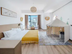 Persimmon Tree Homestay (Bifengxia Scenic Area)