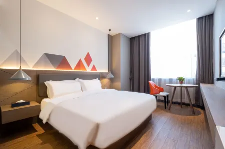 Borrman Hotel(Zhongshan ancient town Huayi Plaza light rail station store)