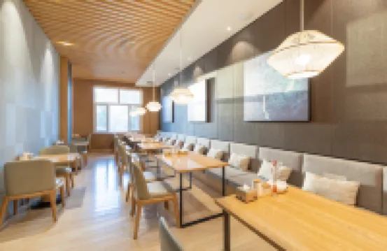 ジンイー ヨウシュエンホテル(フフホト新華西通り附屬病院地下鉄駅)