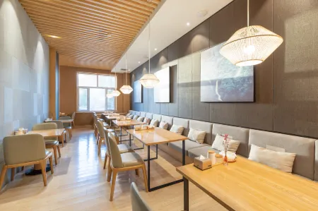 Jinyi Youxuan Hotel (Huhehaote Xinhua West Street Affiliated Hospital Subway Station Store) Отели рядом с достопримечательностью «Inner Mongolia University Gym Teaching Part»