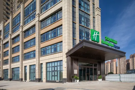 Holiday Inn Express Chengdu Longquanyi North Отели рядом с достопримечательностью «Bajin College of Chinese Language and Literature»