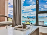 Lugu Lake Front Lake·Yueyao Lakeview Resort Hotel Hotels in Ninglang