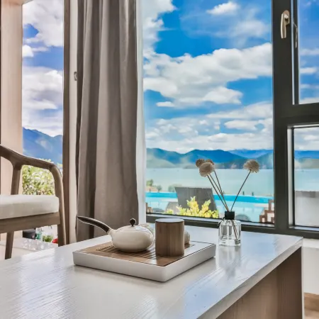 Lugu Lake Front Lake·Yueyao Lakeview Resort Hotel