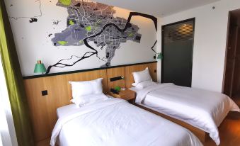 Vatica Hotel (Jinzhong Yuci Impression City Railway Station)