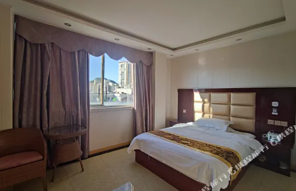 普定鴻鑫商務酒店