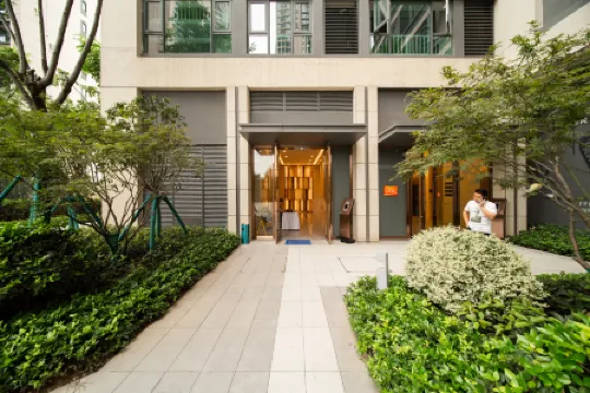 Shangyuan Holiday Cinema Hotel (Wuhan Zhongjia Village Metro Station) Отели рядом с достопримечательностью «Wuhan International Expo Center»