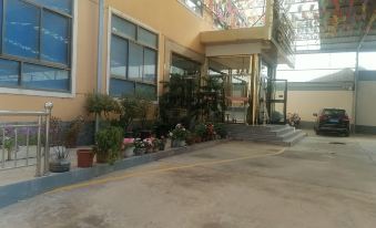 Tonghe Business Hotel