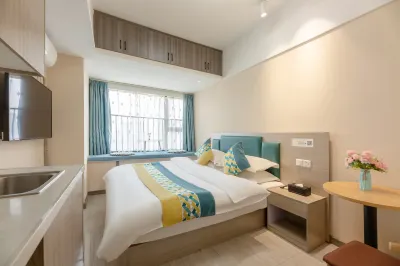 Starduo Holiday Hotel (Zhengzhou Wanjincheng Futadong Subway Station)