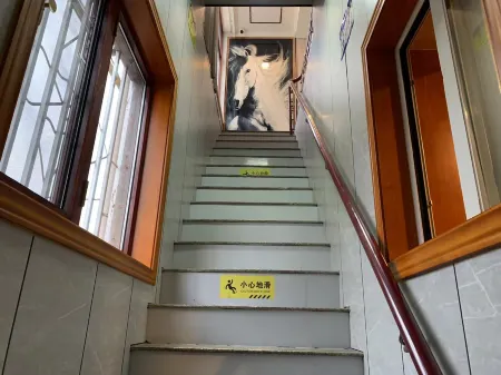 Xiaoli Business Hotel Отели рядом с достопримечательностью «Palace of Li Zicheng»