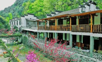 Floral Hotel· Wuyi Green Maple Valley Homestay