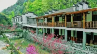 Floral Hotel · Wuyi Green Maple Valley Hotel Huangjiali Ancient Trees 주변 호텔