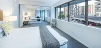 Link Portside Wharf Apartment Hotel - balcony