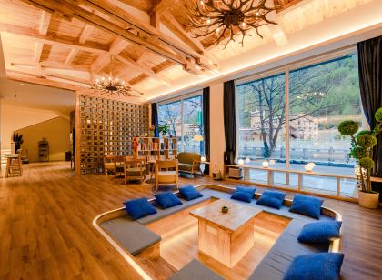 芸途·孚山美宿（四姑娘山長坪溝景區店）