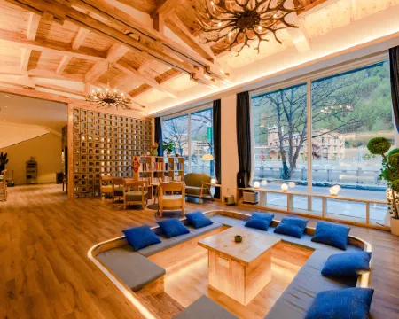 Four Mountain Hotel Mount Siguniang โรงแรมในเซี่ยวจิน