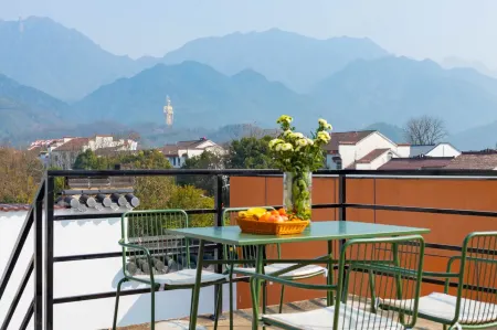 Floral Hotel · Jiuhuashan Four Seasons Beauty Hotel (Jiuhuashan Transfer Center Store) Отели рядом с достопримечательностью «Jiu Hua Shan Dayuan Buddhist Culture Park»
