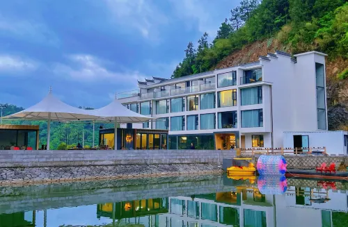 Jiande YinHu Homestay - مسبح غير متناهي