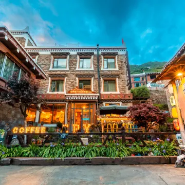 Changpingyi Outdoor Themed Inn (Mount Siguniang Scenic Area)