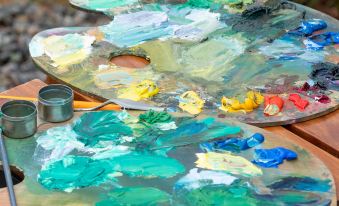 Qingyuan Qushu Rongchuang Xigu Secret Land Hotel