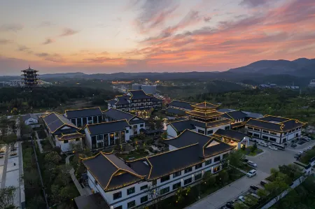 Jingmen Jiupai Tongyuan Hotel (Yuanboyuan Government Affairs Center)