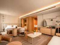 أنلي يو هوتل مالاجا Hotels near شاطئ غوادالورس