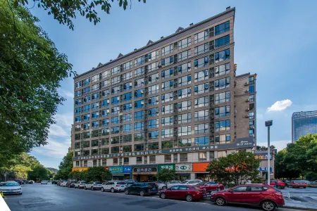 Echarm Hotel (Changsha Huda Caiyuan Campus Xihu Park Subway Station) Отели рядом с достопримечательностью «Hunan University of Finance and Economics Library»