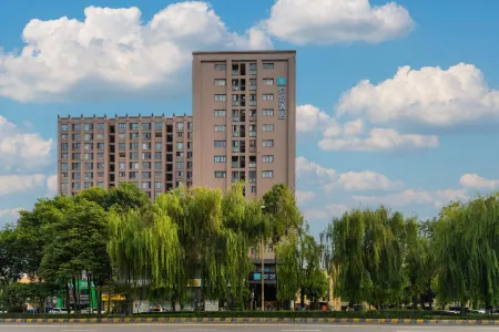 Ni Hao Hotel (Chengdu Qingbaijiang Wandaguangchang) Отели рядом с достопримечательностью «Sichuan Construction Department Televison University Branch (Junior College)»