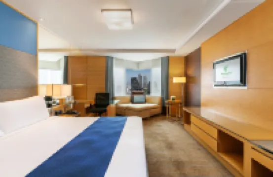 Holiday Inn BANGKOK SILOM by IHG BTSスラサック周辺のホテル