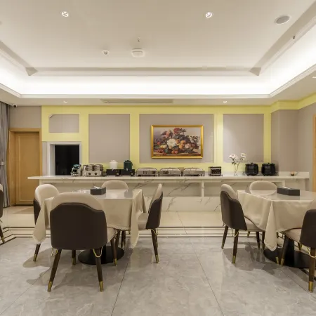 Vienna Hotel Honghu Aiguo Road Branch