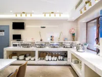 Guanyunxuan Hotel (Beijing West Railway Station Financial Street) Hotels near Xidan